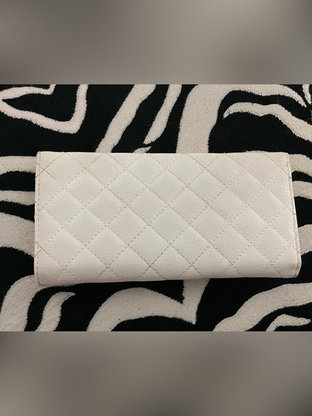 White Quilted Wallet with Black CC logo very nice wallet - Picture 2 of 7